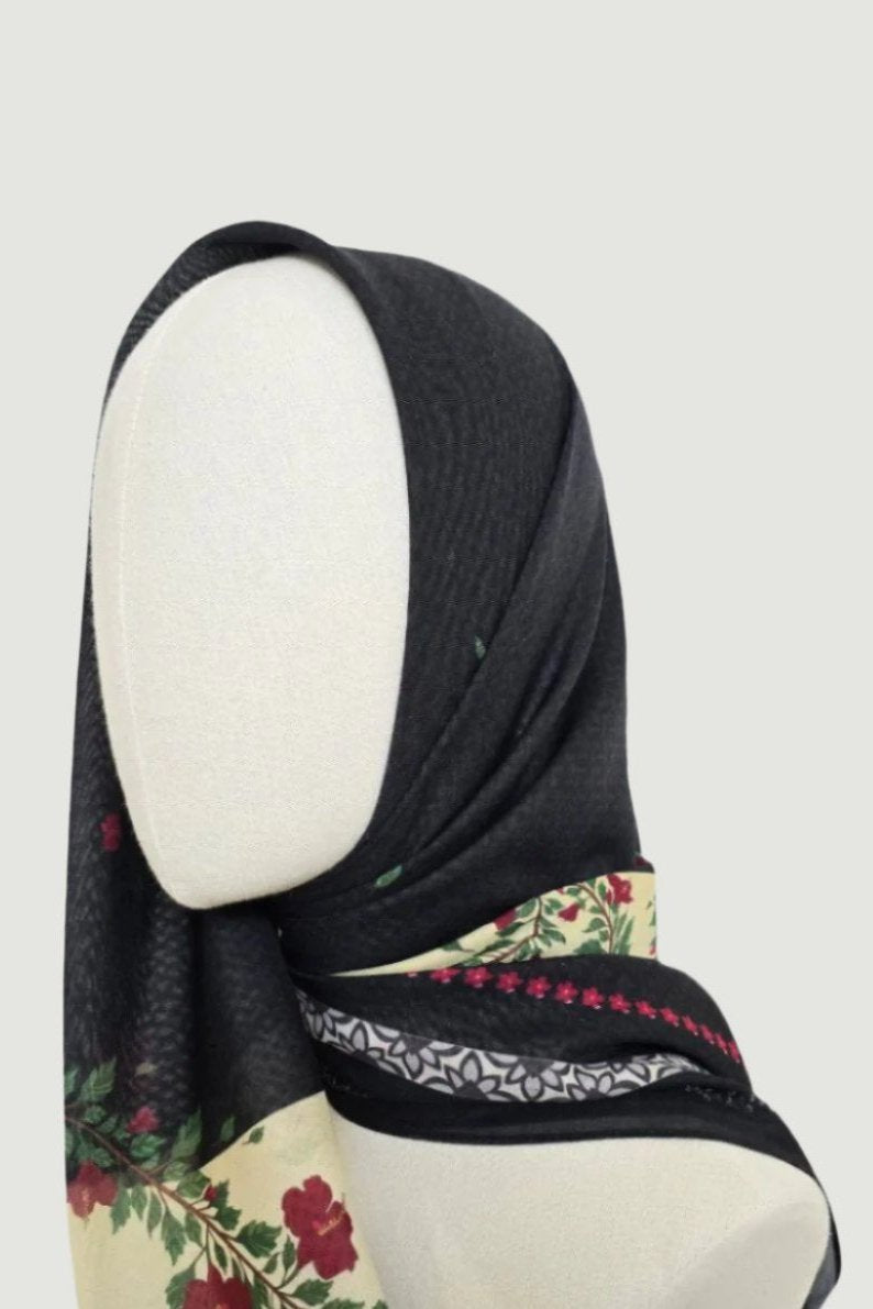 Beauty of Celestial Square - Black